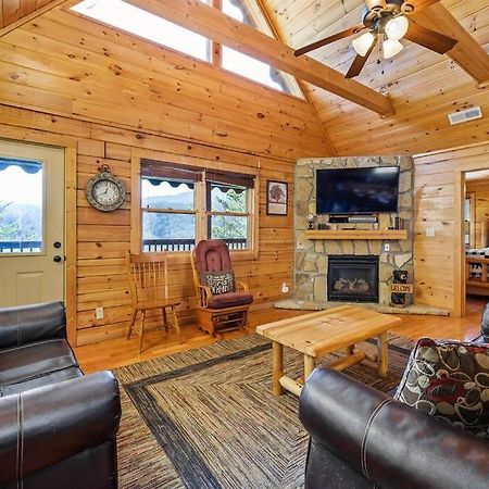 Spacious Smokies Cabin - Hot Tub With Mountain Views Gatlinburg Exterior photo