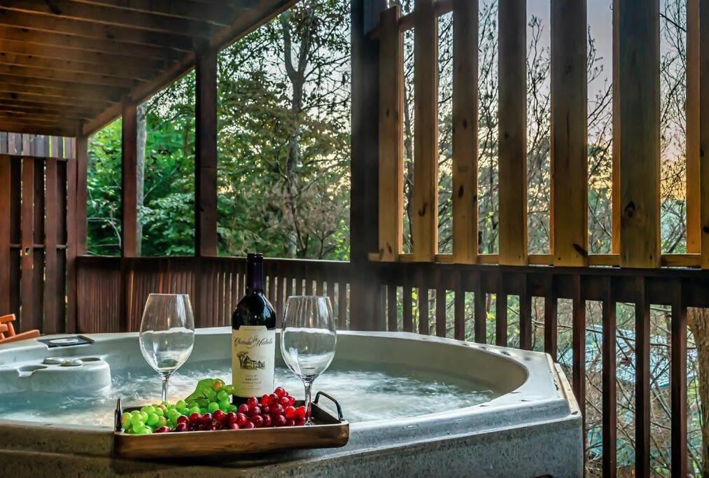 Spacious Smokies Cabin - Hot Tub With Mountain Views Gatlinburg Exterior photo