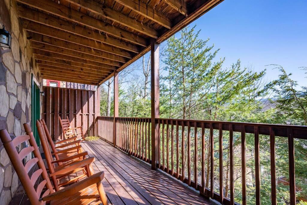 Spacious Smokies Cabin - Hot Tub With Mountain Views Gatlinburg Exterior photo