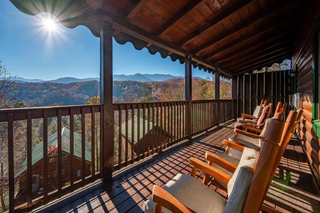 Spacious Smokies Cabin - Hot Tub With Mountain Views Gatlinburg Exterior photo