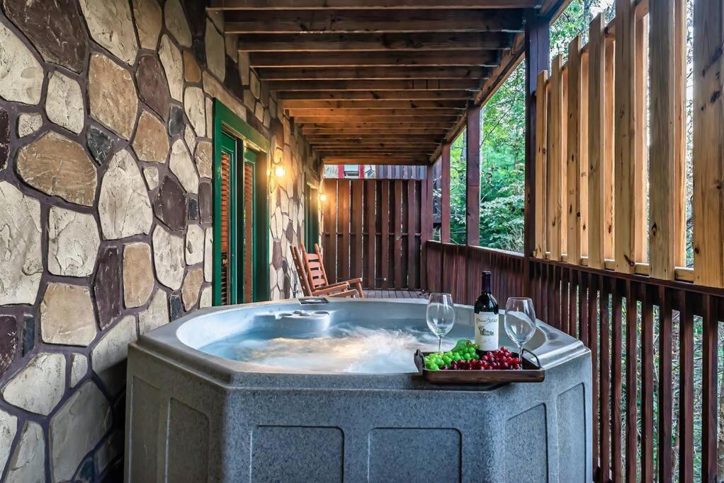 Spacious Smokies Cabin - Hot Tub With Mountain Views Gatlinburg Exterior photo