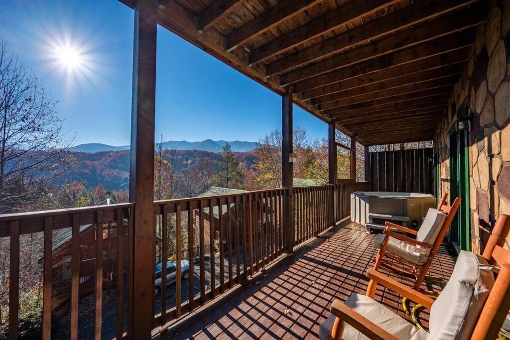 Spacious Smokies Cabin - Hot Tub With Mountain Views Gatlinburg Exterior photo