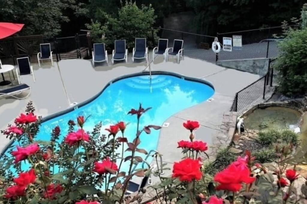 Spacious Smokies Cabin - Hot Tub With Mountain Views Gatlinburg Exterior photo