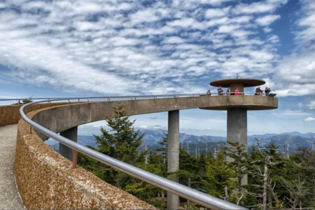 Spacious Smokies Cabin - Hot Tub With Mountain Views Gatlinburg Exterior photo