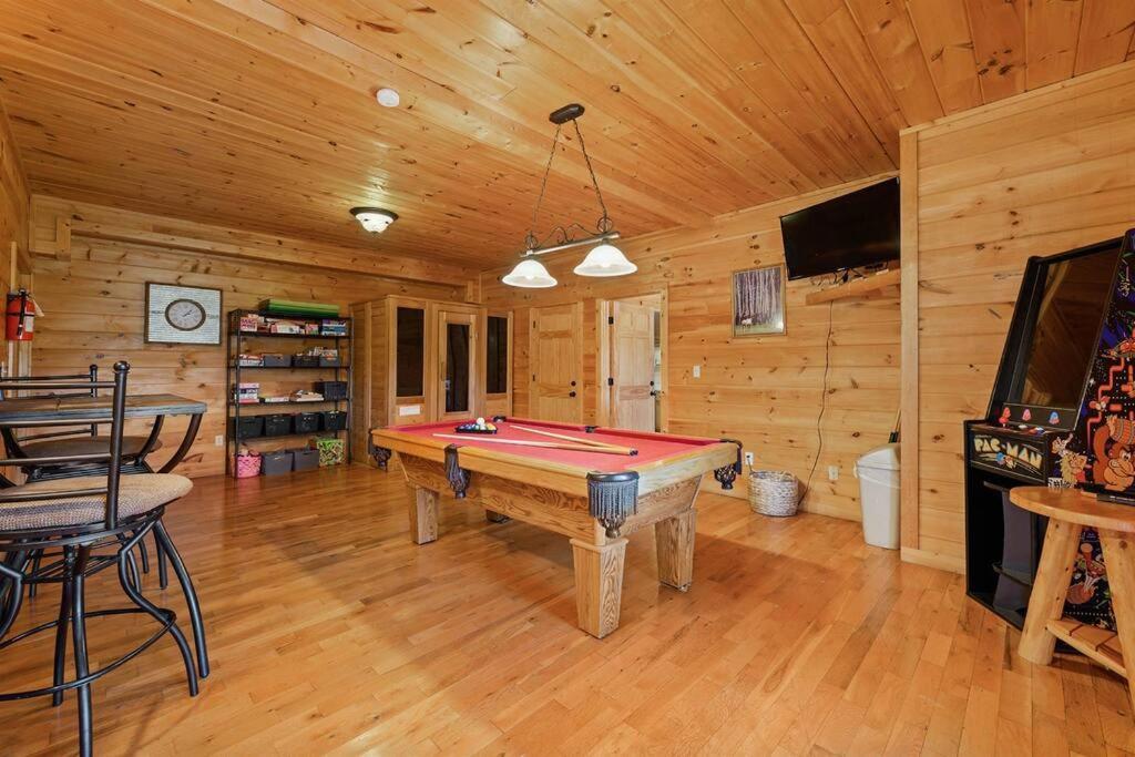 Spacious Smokies Cabin - Hot Tub With Mountain Views Gatlinburg Exterior photo