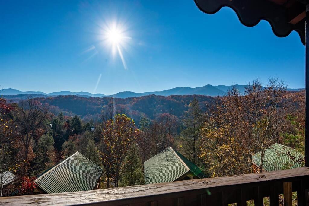Spacious Smokies Cabin - Hot Tub With Mountain Views Gatlinburg Exterior photo