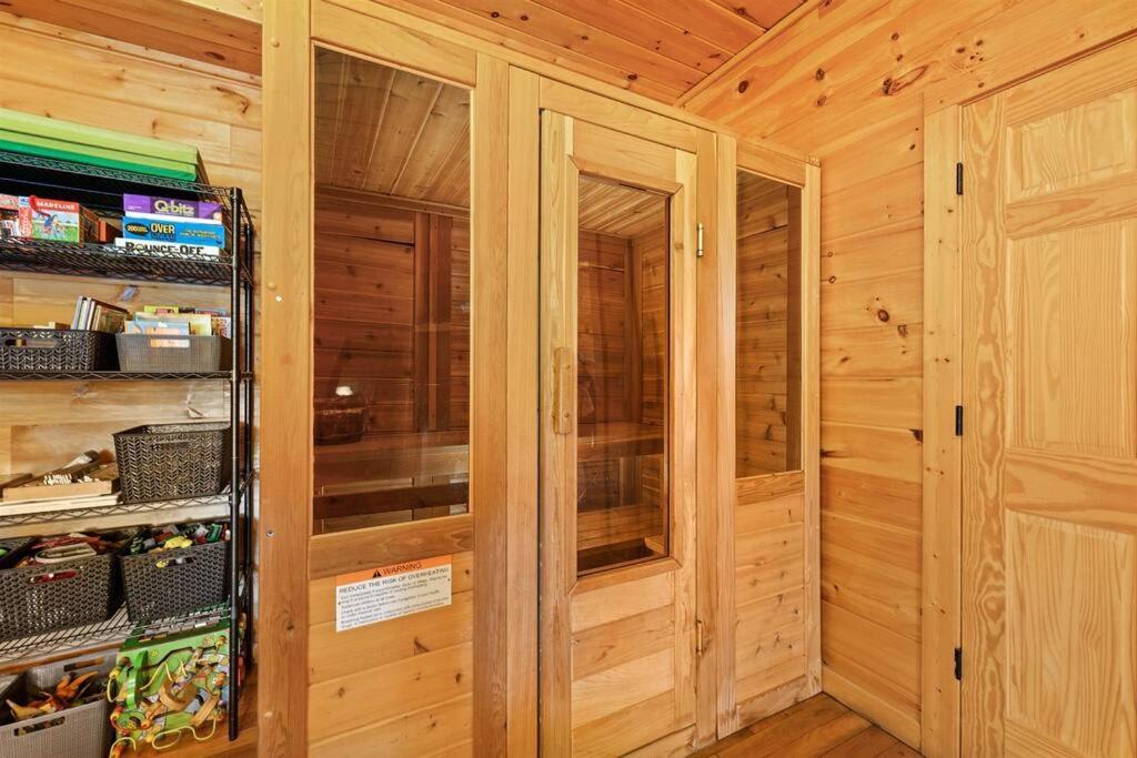 Spacious Smokies Cabin - Hot Tub With Mountain Views Gatlinburg Exterior photo