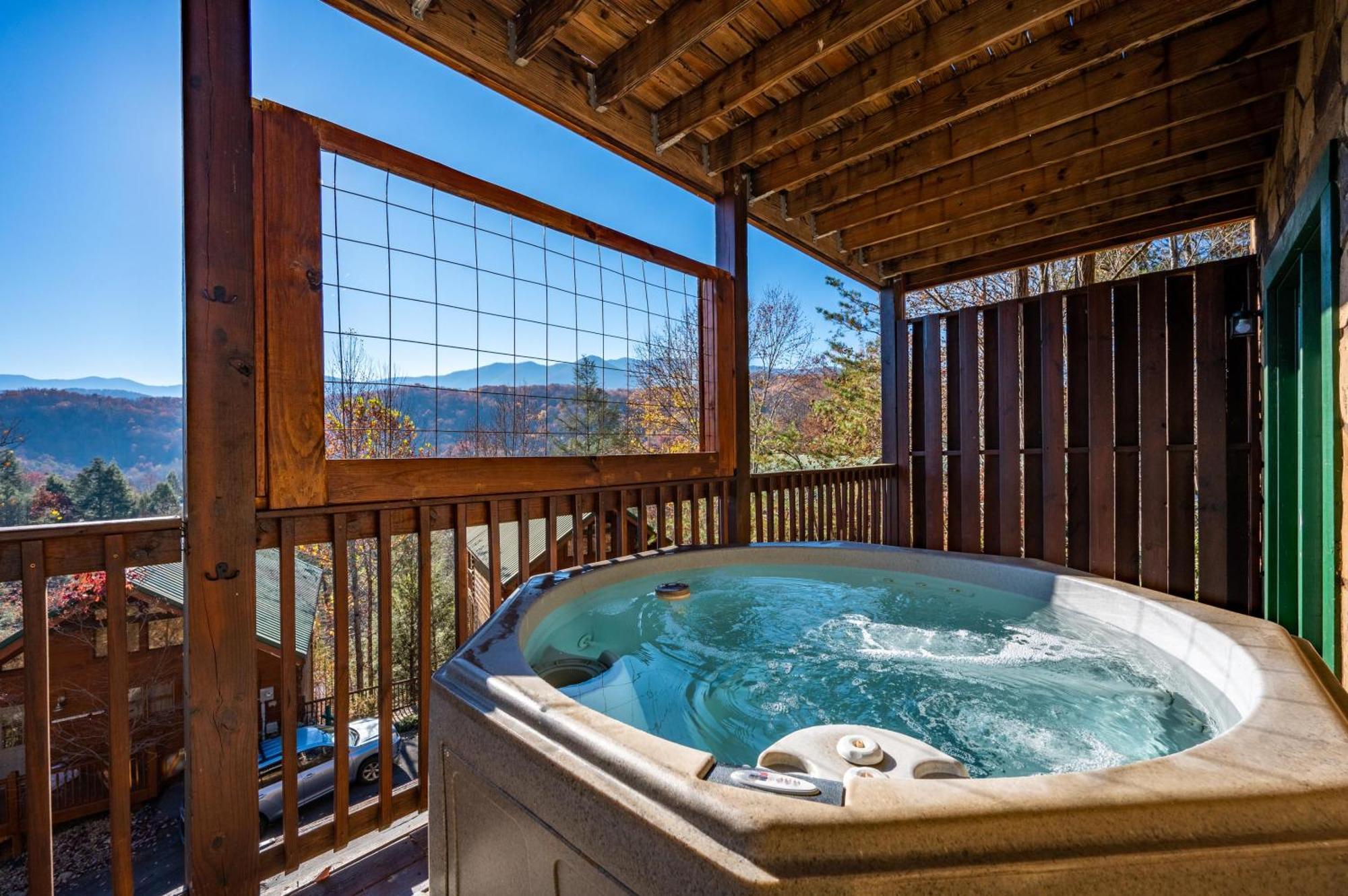 Spacious Smokies Cabin - Hot Tub With Mountain Views Gatlinburg Exterior photo