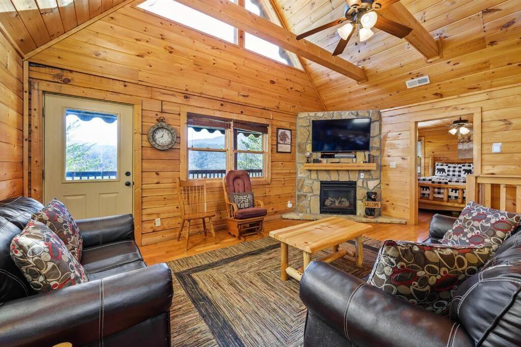 Spacious Smokies Cabin - Hot Tub With Mountain Views Gatlinburg Exterior photo